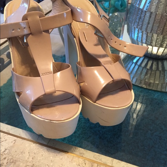 Nude platform - Picture 2 of 2